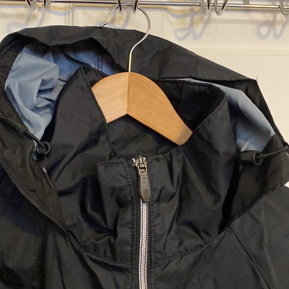 Columbia Black Hooded Windbreaker Jacket with Light Gray Lining - Picture 3 of 9